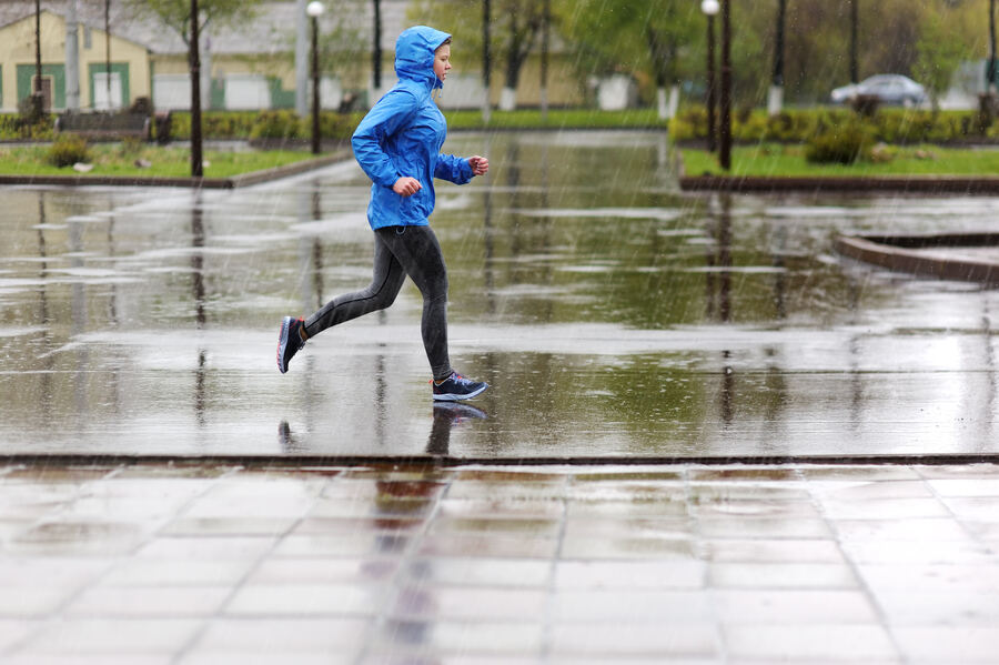 FitSok Woman Running in the Rain